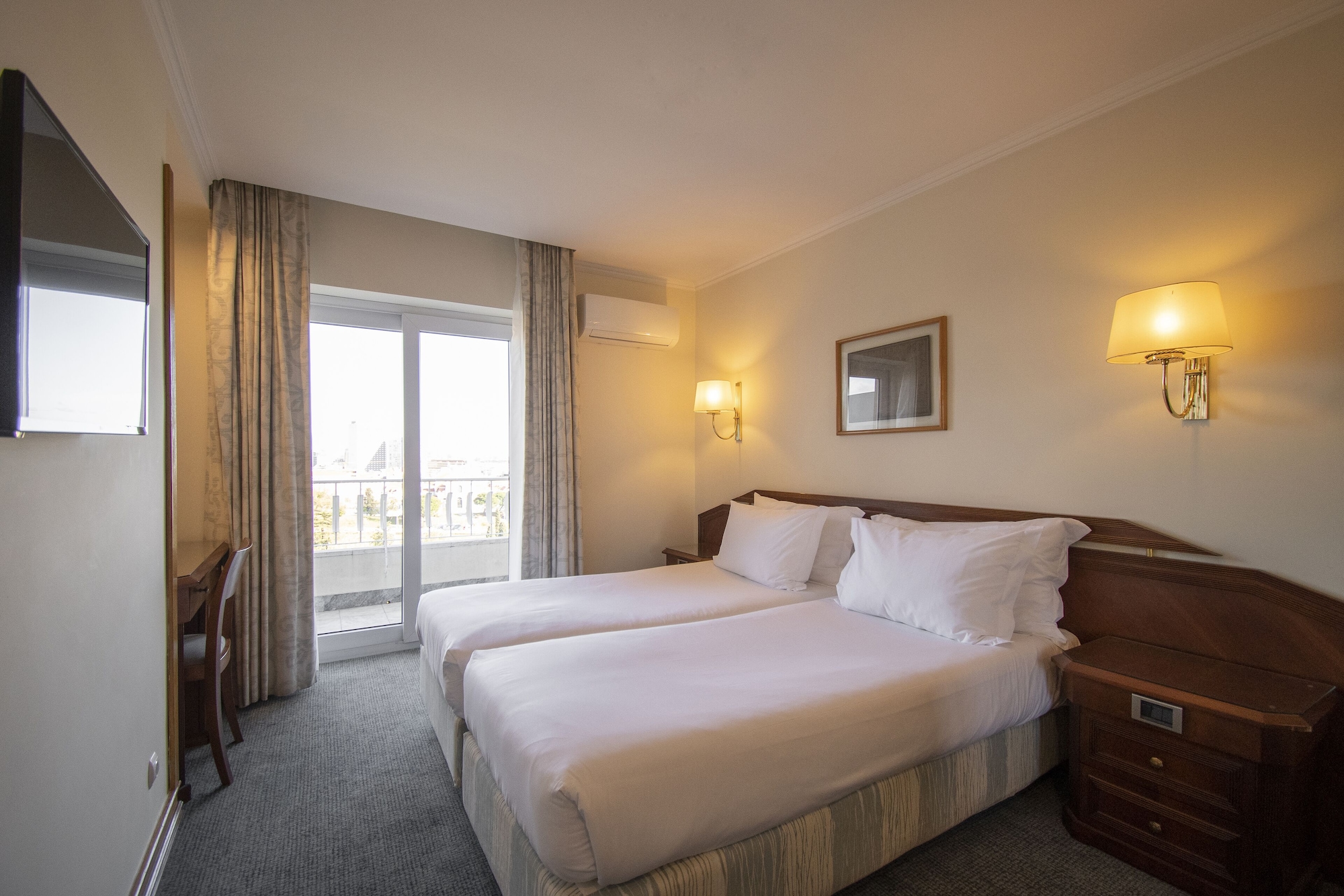 SUPERIOR, TWIN BEDS, TERRACE