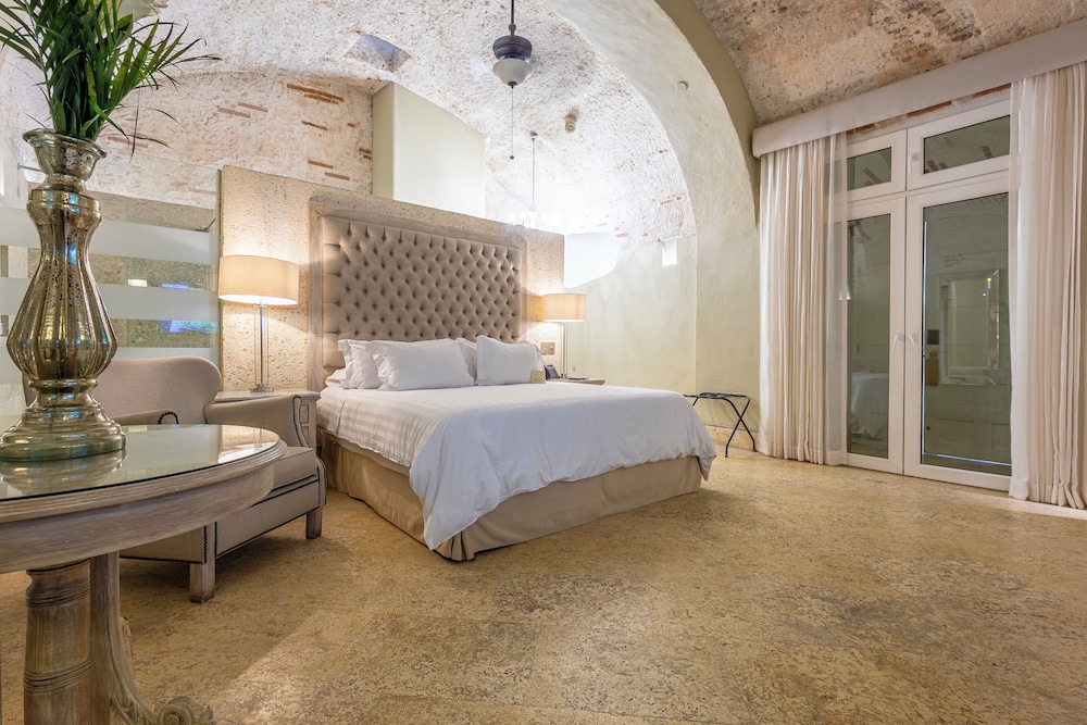 DESIGN, SUITE, KING BED