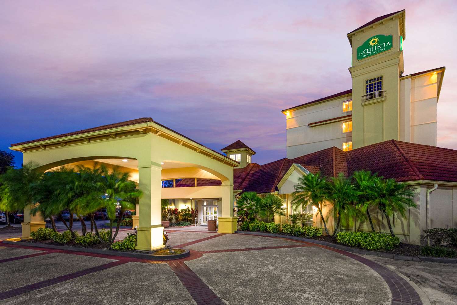 La Quinta Inn & Suites by Wyndham Lakeland West 4/23