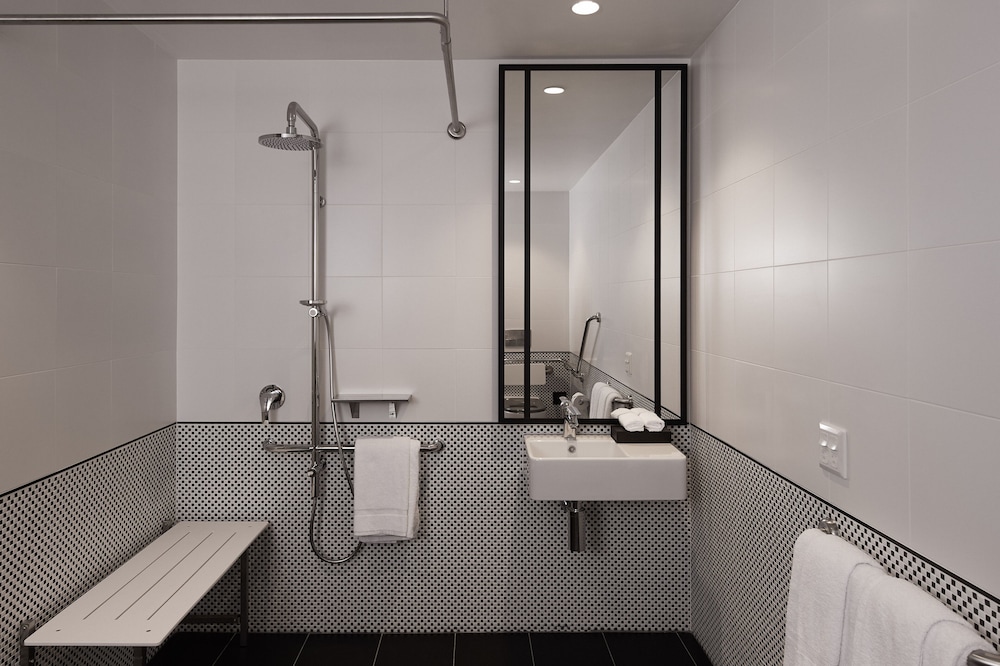 Hotel X Brisbane Fortitude Vly Vignette Colllection 25/82