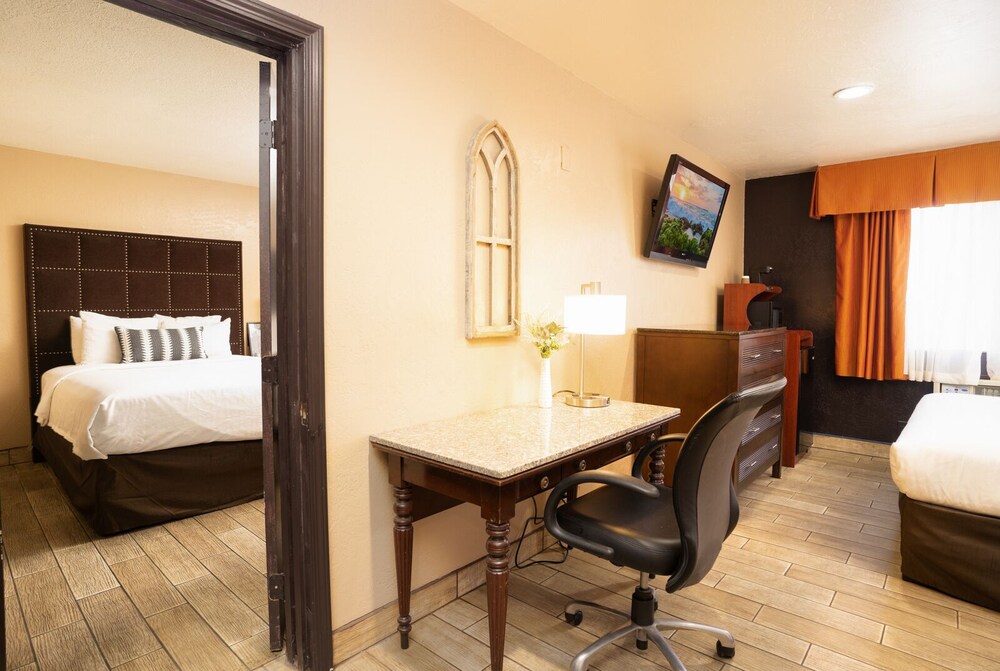 Quality Inn Suites Near the Border 55/67