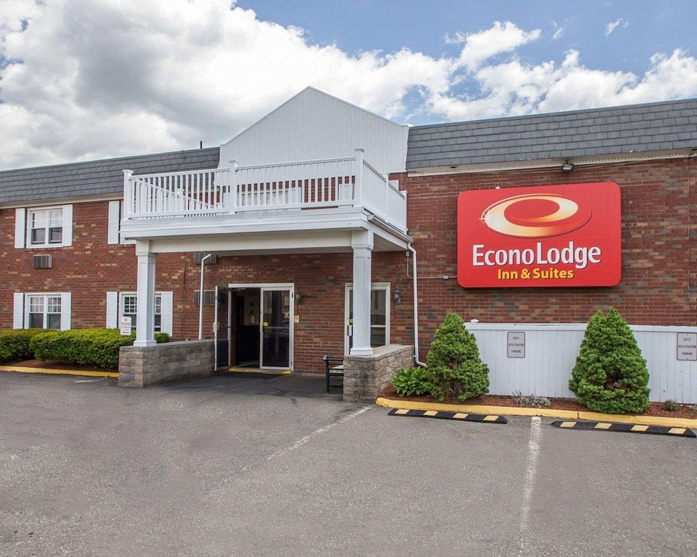 Econo Lodge Inn & Suites Windsor Locks Bradley Airport 4/25