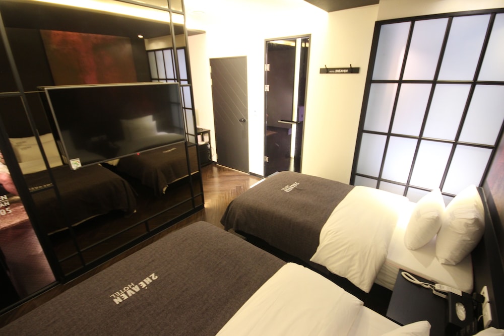 2 Heaven Hotel 36/69