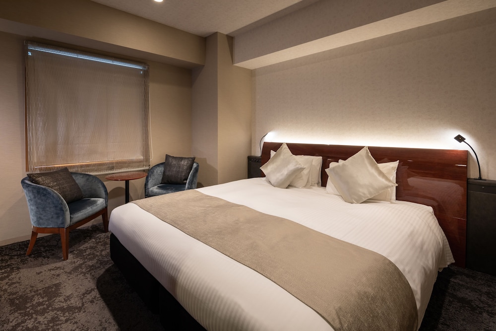 SUPERIOR, KING BED