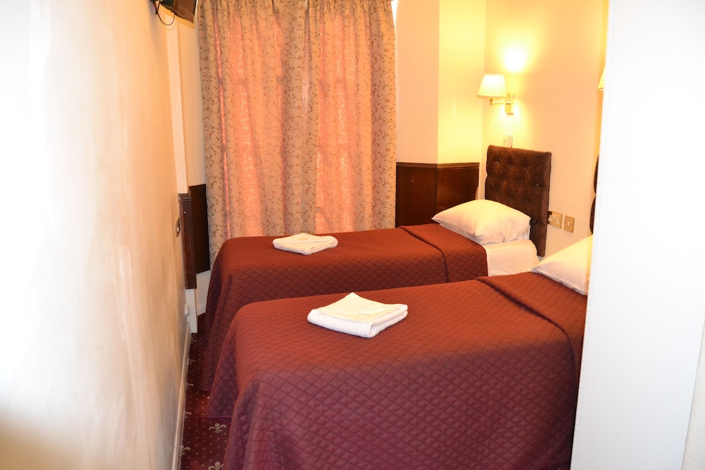 ROOM, TWIN BEDS