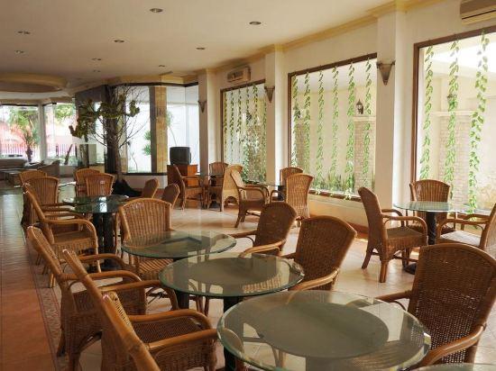 Adisurya Hotel 10/14