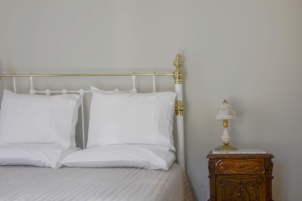 Emilia Luxury Apartments photo2