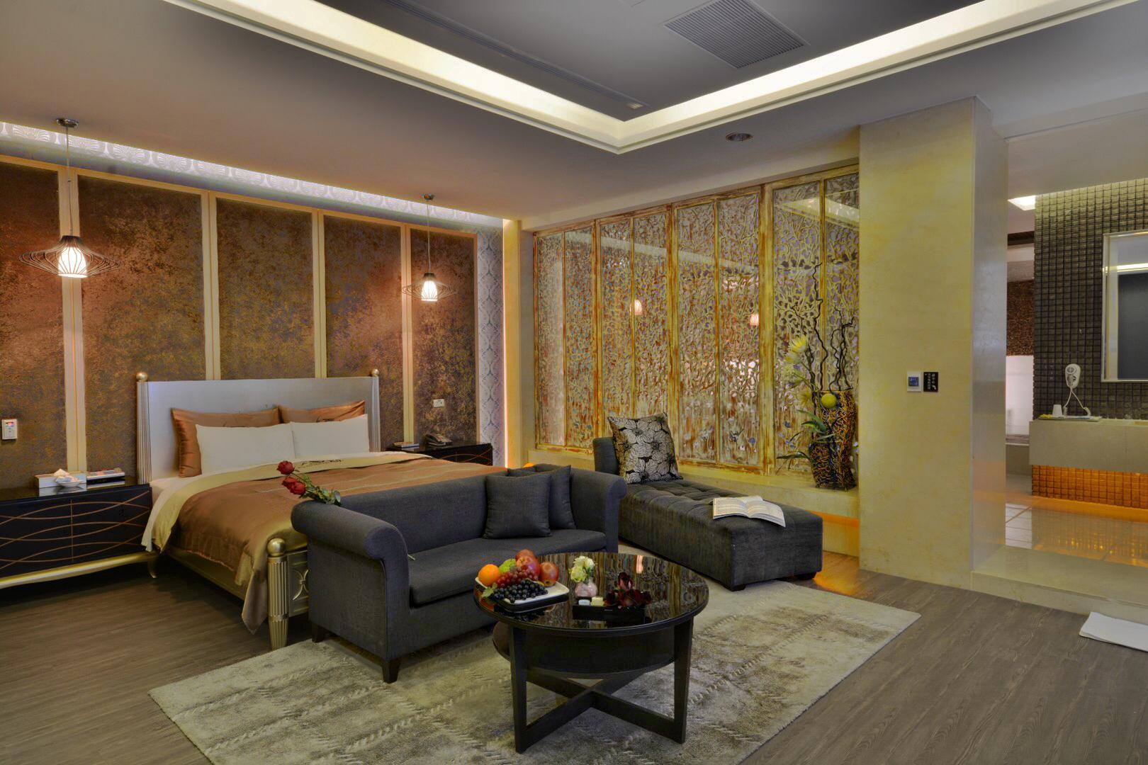 DELUXE, DOUBLE BED