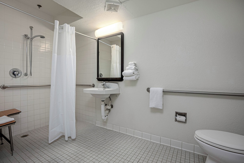 Motel6 Carlsbad, CA Beach 48/50