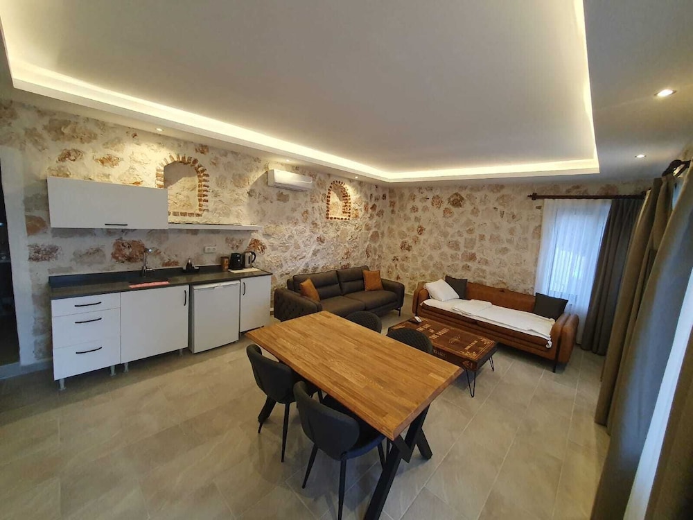 Amphora Hotel 28/56
