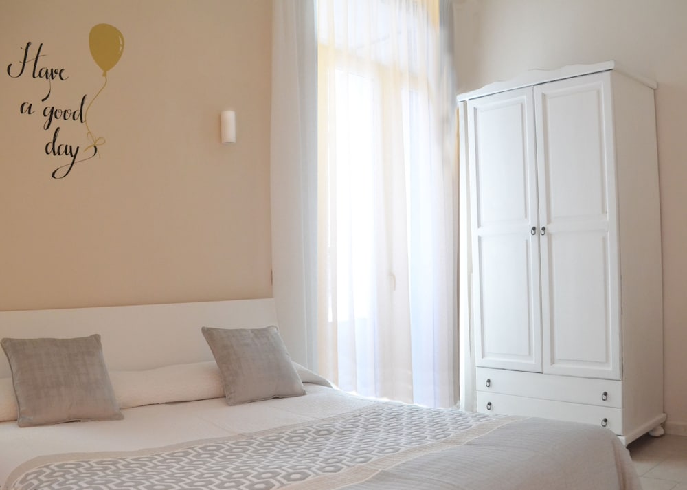 Astra Bed and Breakfast 10/50