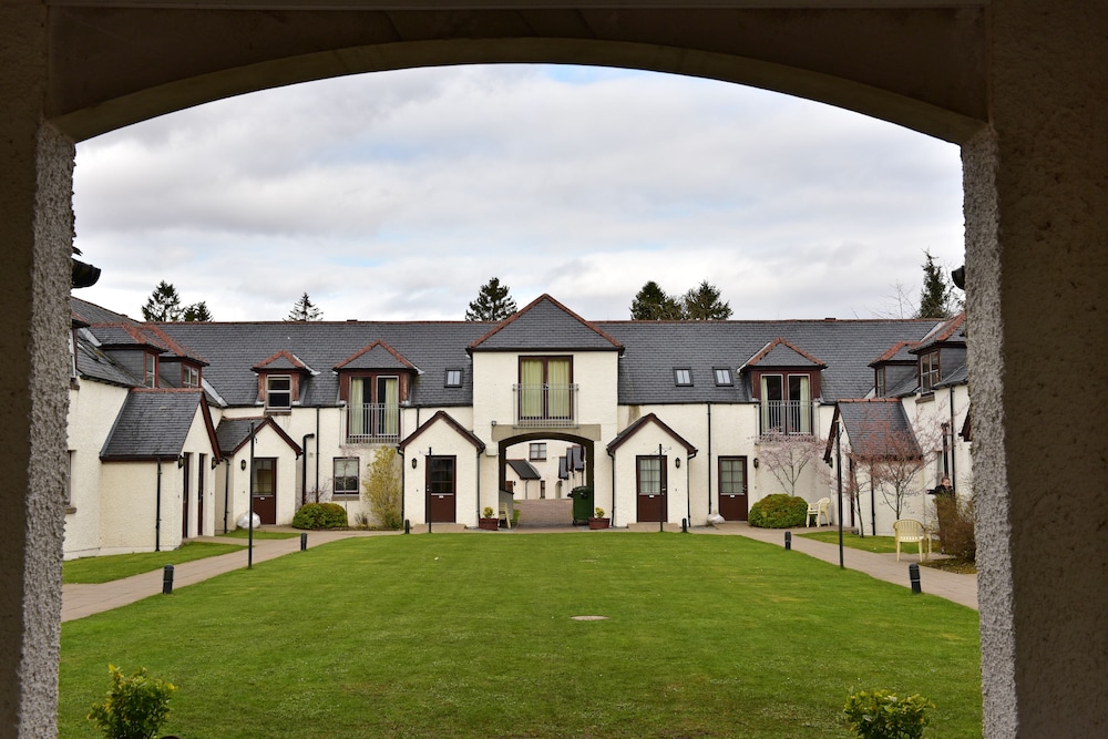 Moness Resort 68/73