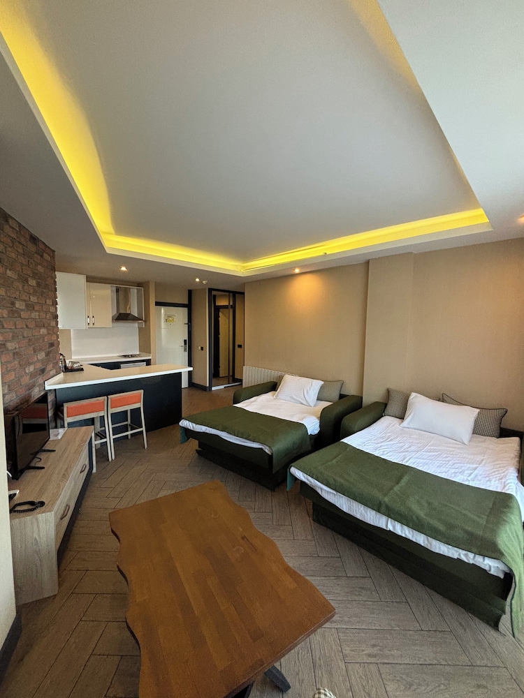 DELUXE, SUITE