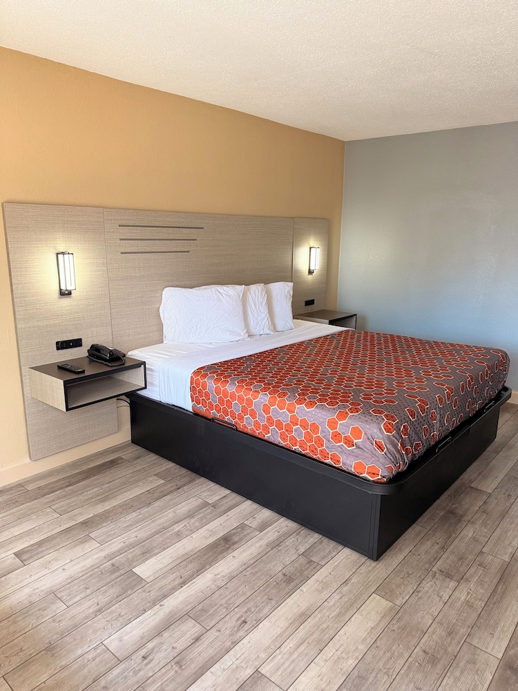 Milan Inn Suites 17/31
