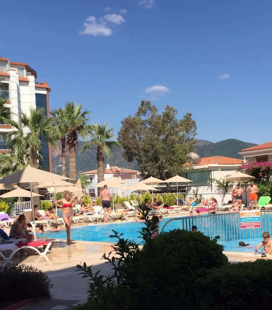 Sonnen Hotel 8/30