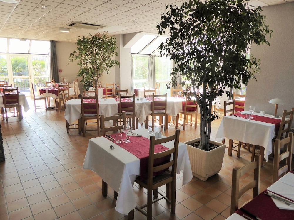 Hotel Le Relais Pau Lons 38/53