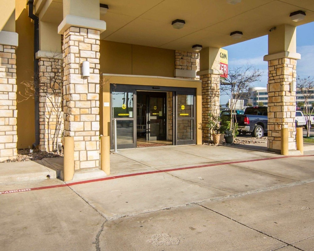 Comfort Suites West Dallas Cockrell Hill 8/35