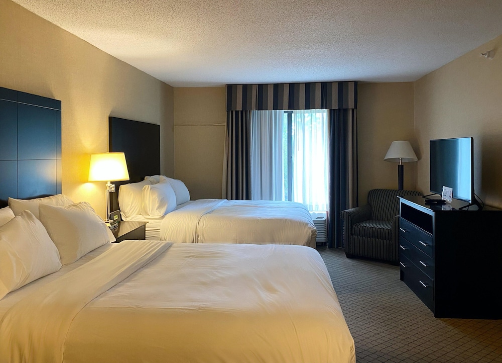 Holiday Inn Express Hotel Suites Plymouth 18/82