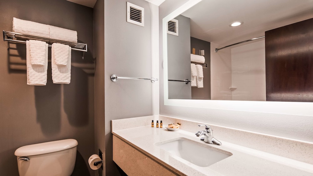 Best Western Plus Fairfield Hotel 10/30