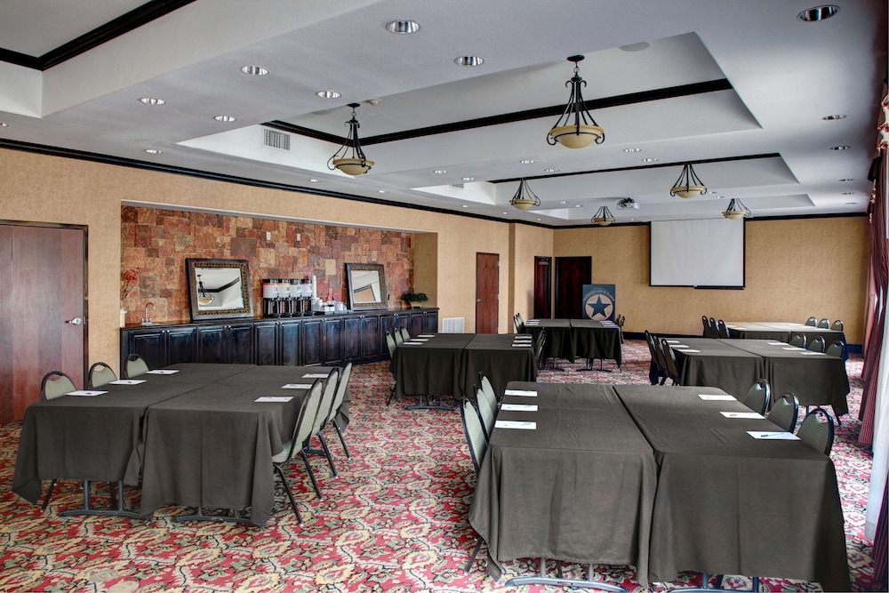 Hampton Inn Suites Boerne 48/63