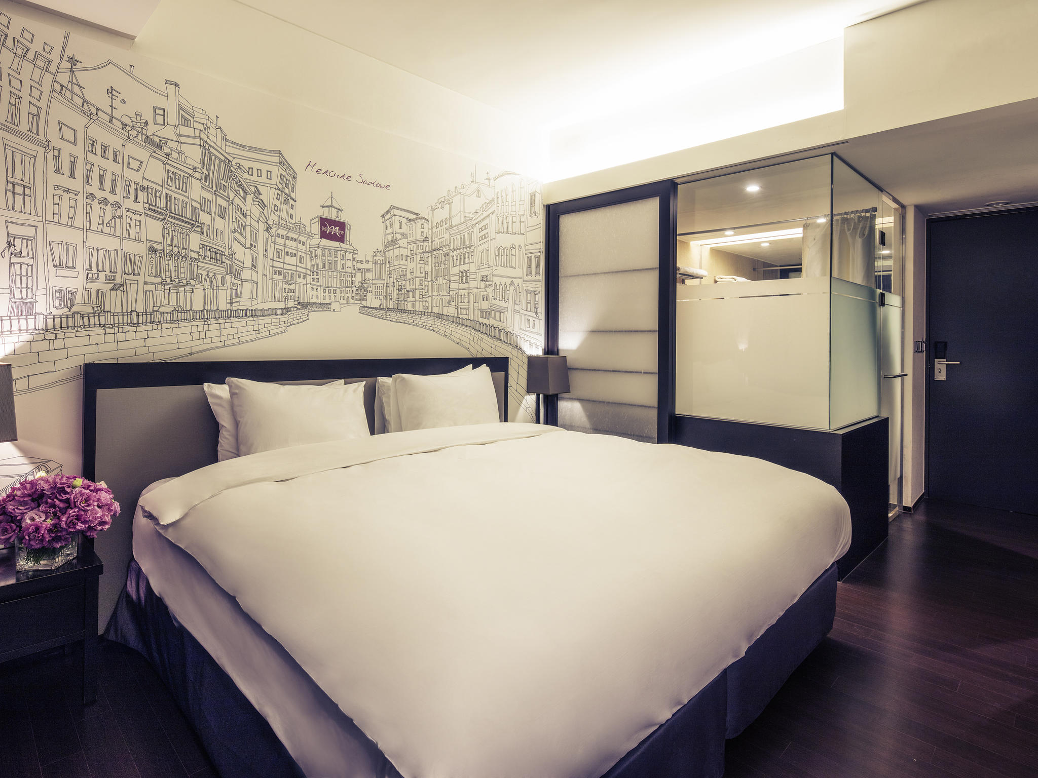 Standard, Queen Bed