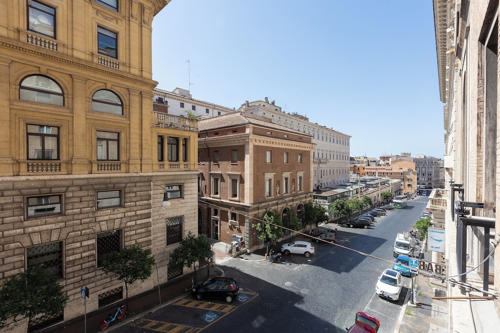 Prestigious Apartment Via Barberini 46/50