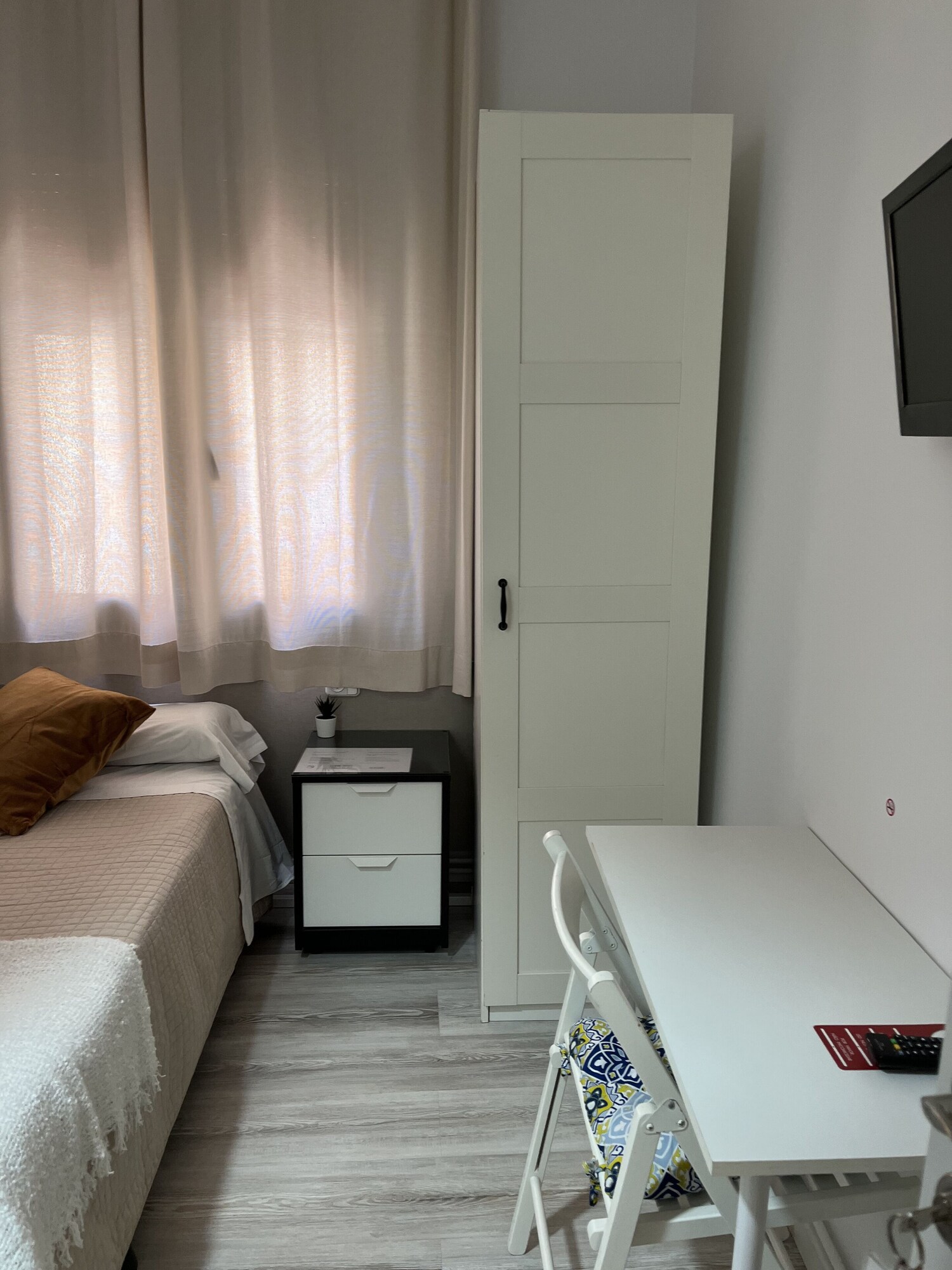 ECONOMY, DOUBLE BED