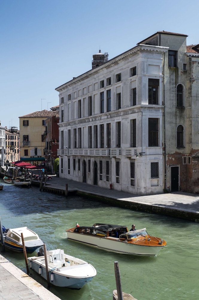 Radisson Collection Hotel, Palazzo Nani Venice 70/77