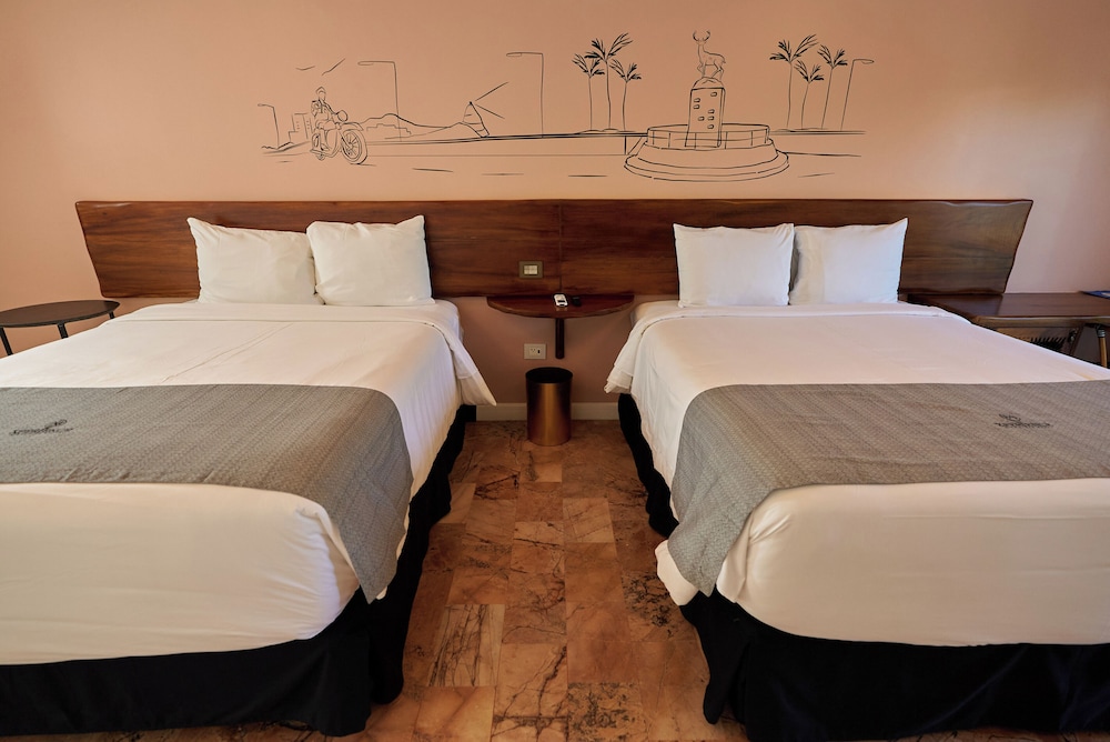Happy Nest, Sunset, 2 Queen Beds، The Xperience by g - Adults Only 2/8