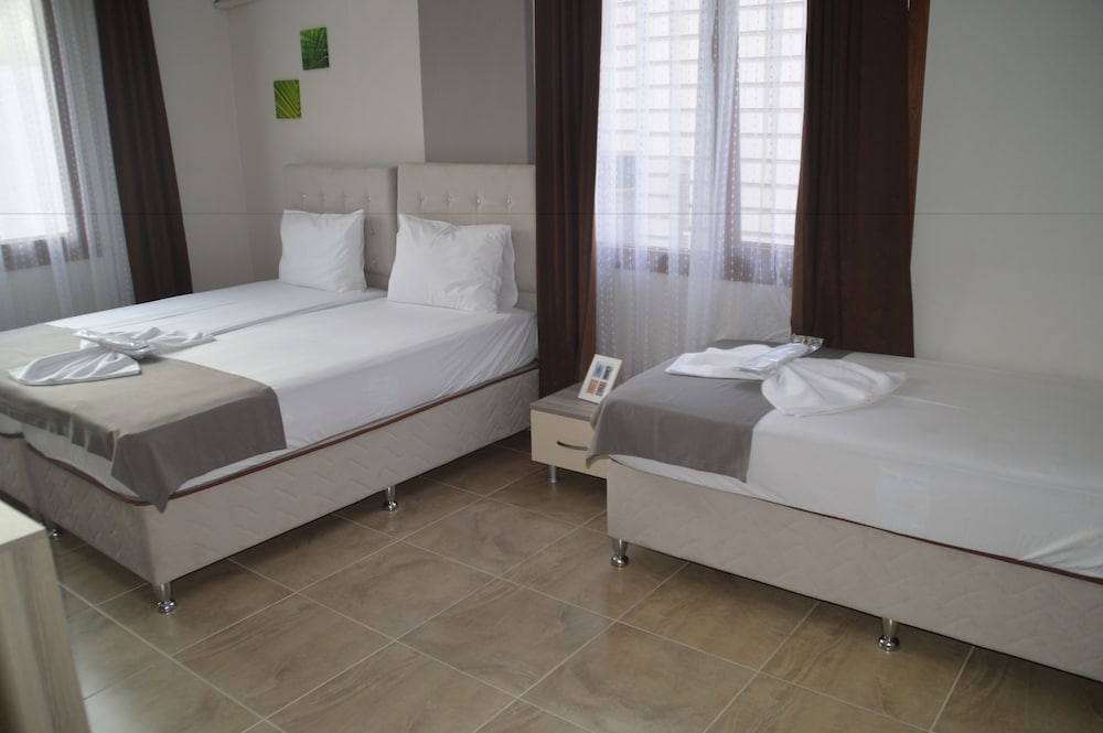 Hotel Hugo 10/35
