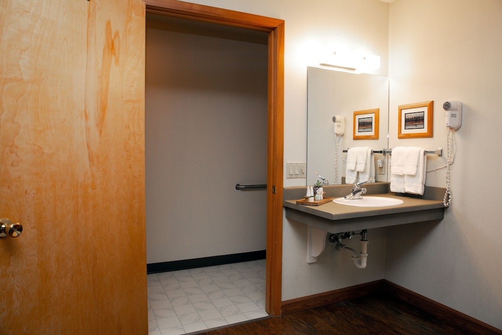 Timbers Motel Travelodge by Wyndham Bigfork 26/28