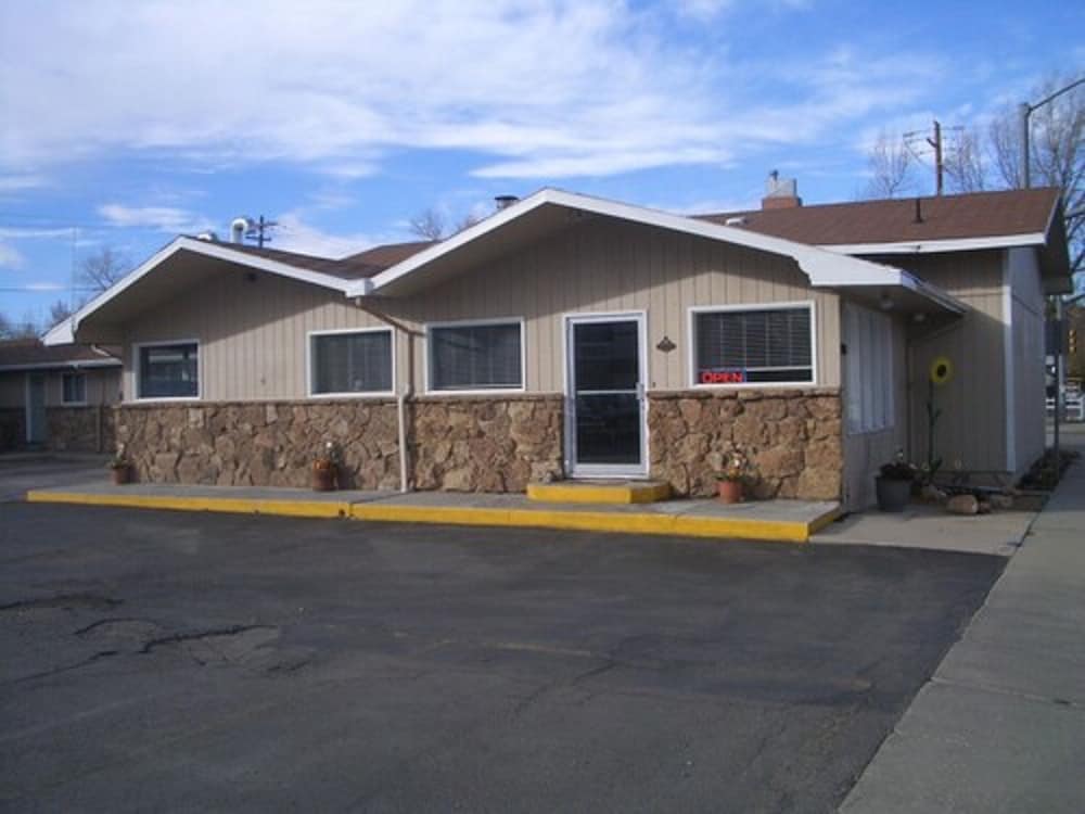 Laramie Valley Inn 4/35