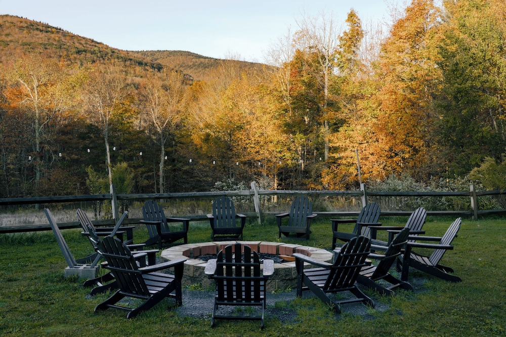 Hunter Lodge, a Bluebird by Lark 41/48