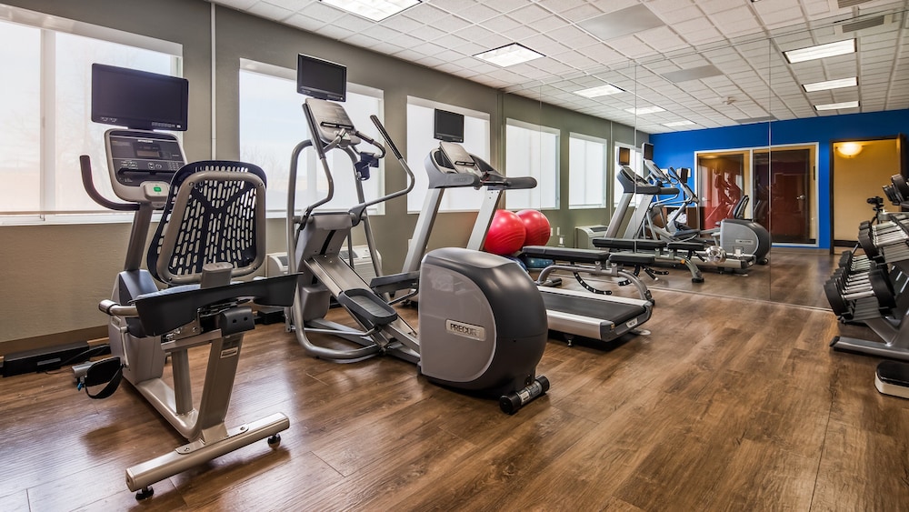 Holiday Inn Express Hotel And Suites Detroit Farmington Hills 34/53