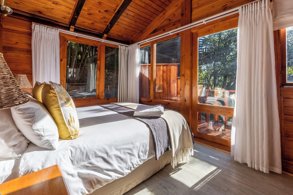 CHALET, HILL SIDE