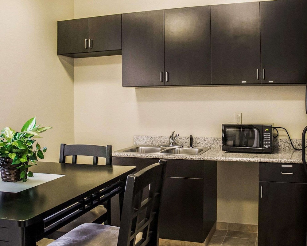 Comfort Suites Columbus East Broad 43/48