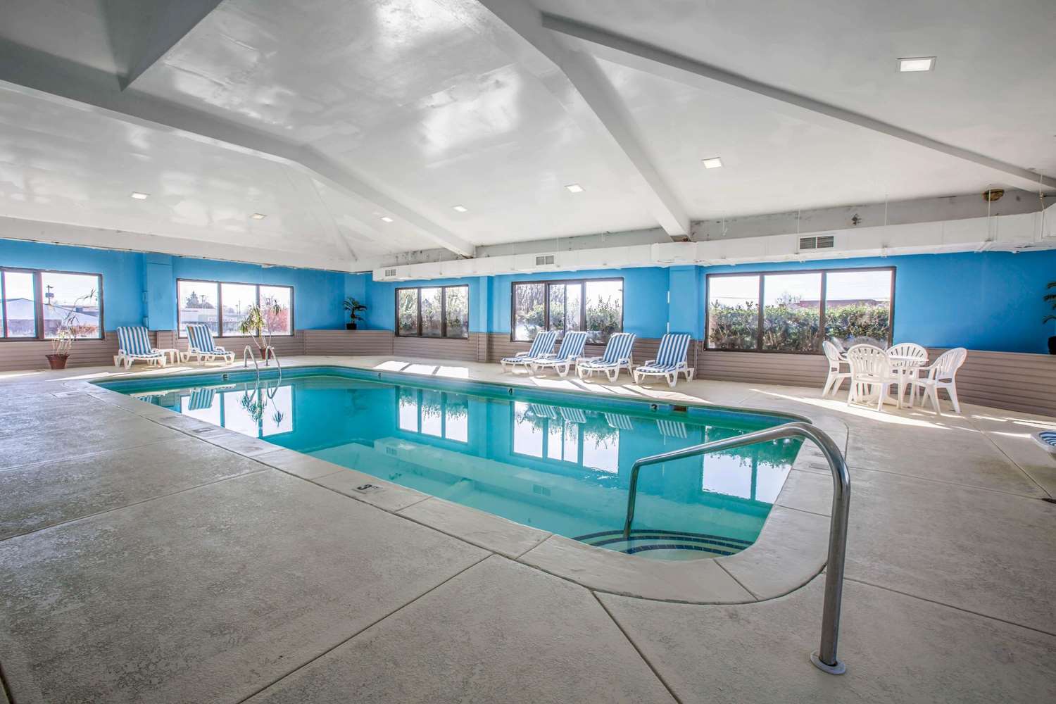 Quality Suites Morristown West 14/18