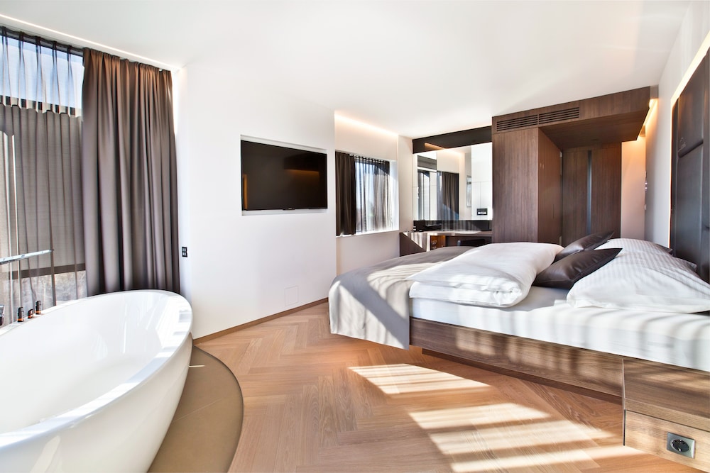 EXECUTIVE, DOUBLE BED