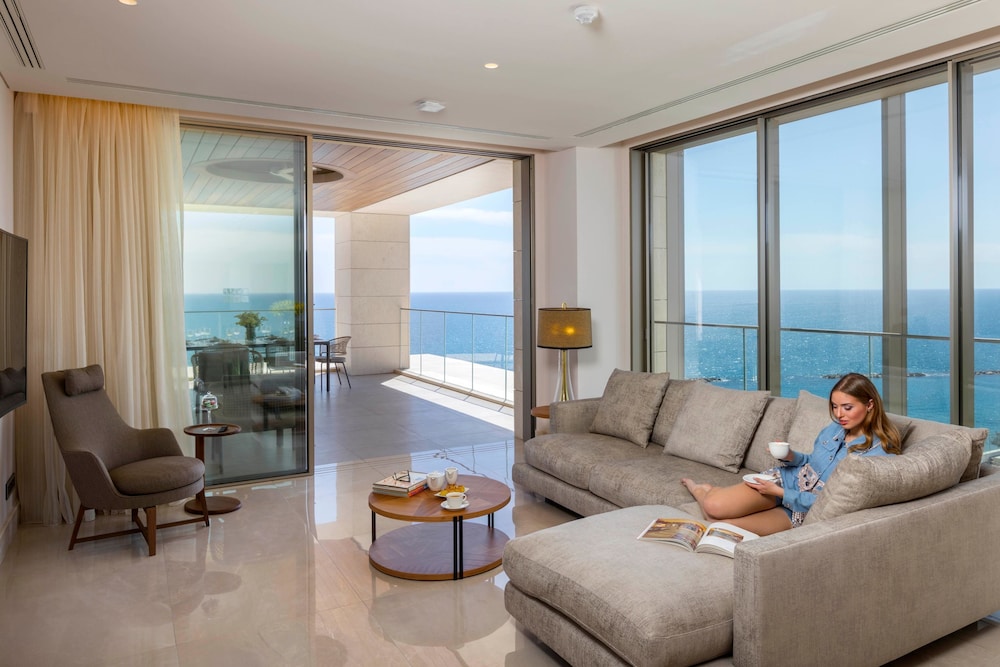 Four Seasons Hotel Limassol 30/50