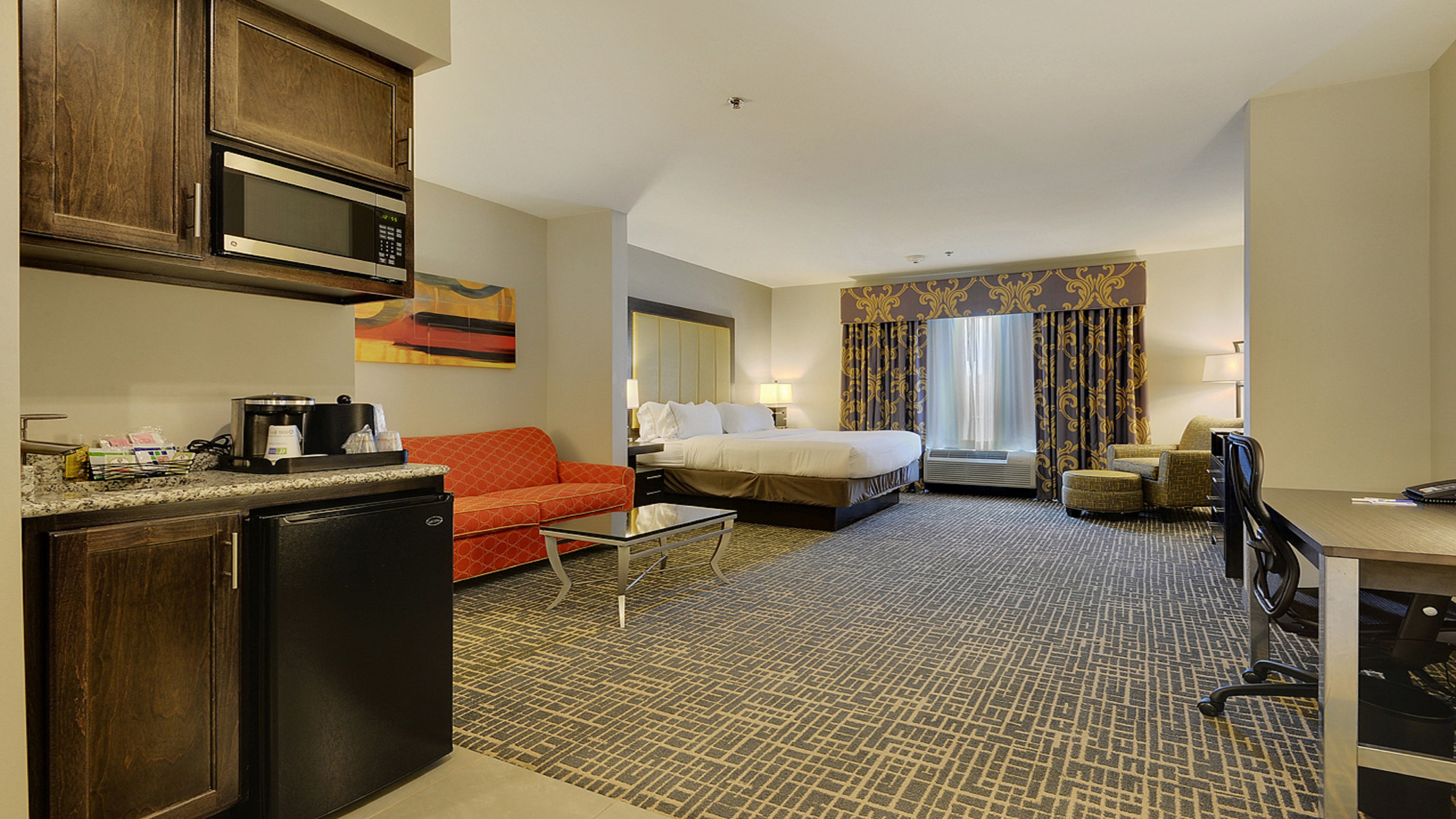 Suite, King Bed, Sofa