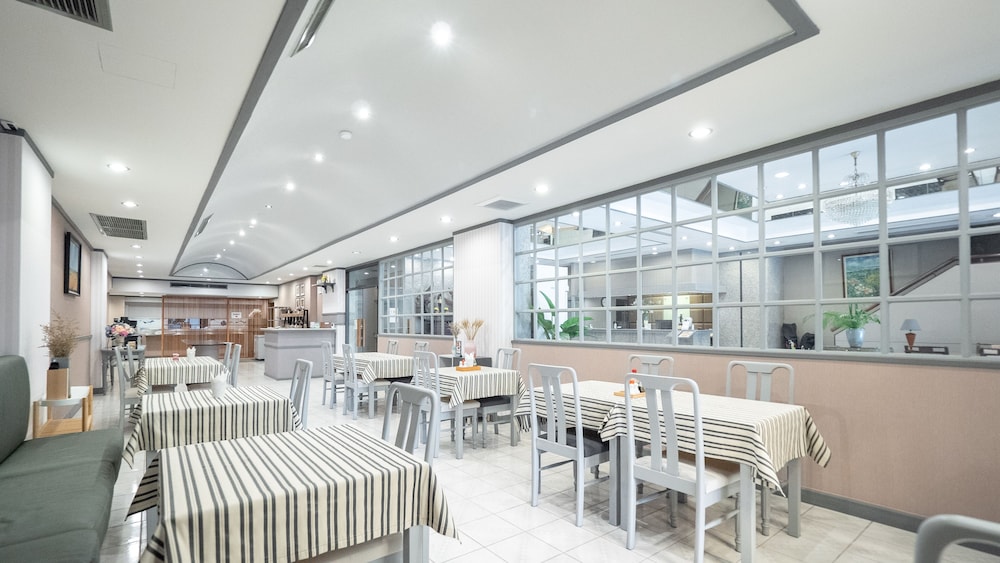 Yellow Ribbon Hills Boutique Suites 47/67