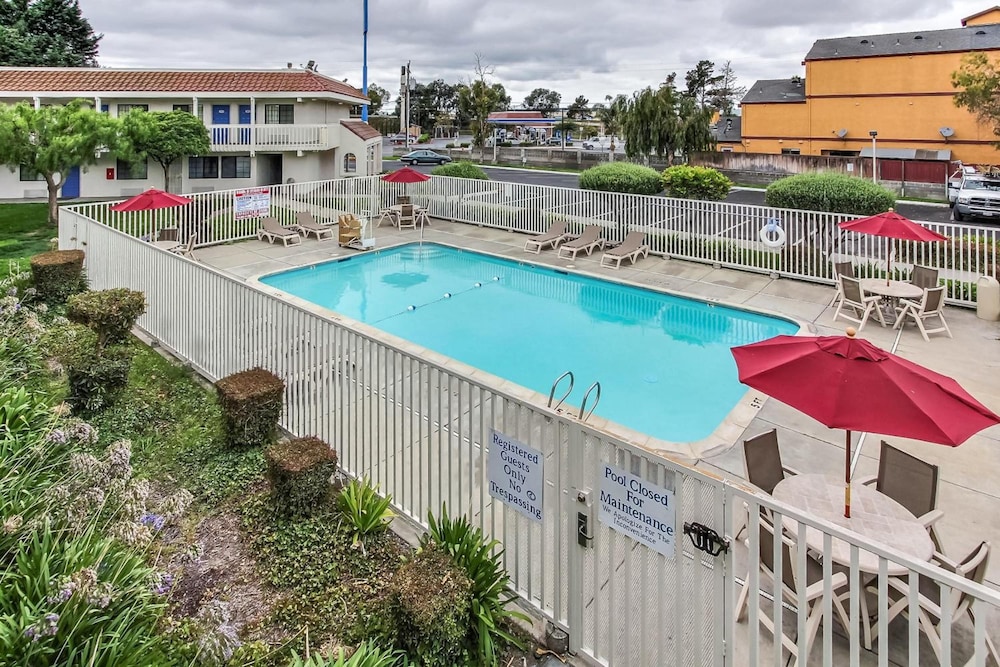 Motel6 Salinas, CA - North Monterey Area 37/41