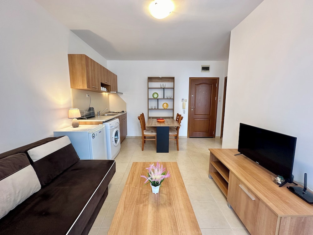 Efir Aparthotel 41/50