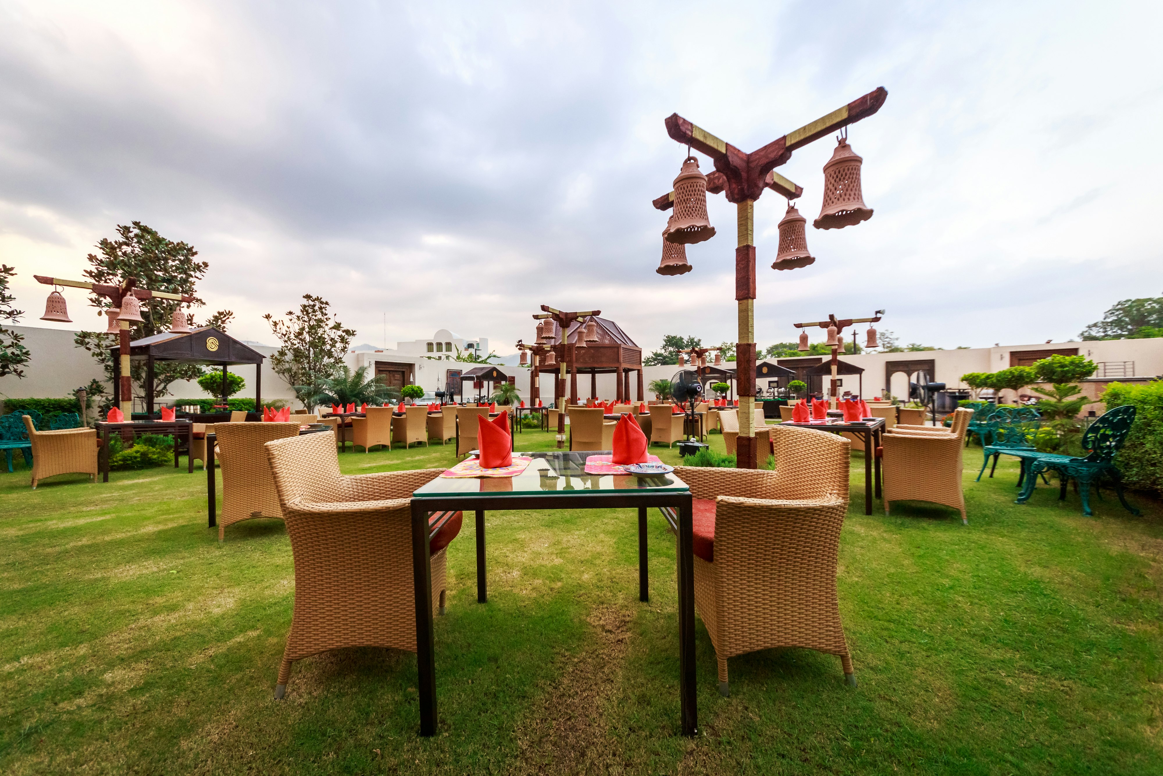 ISLAMABAD SERENA HOTEL 44/48