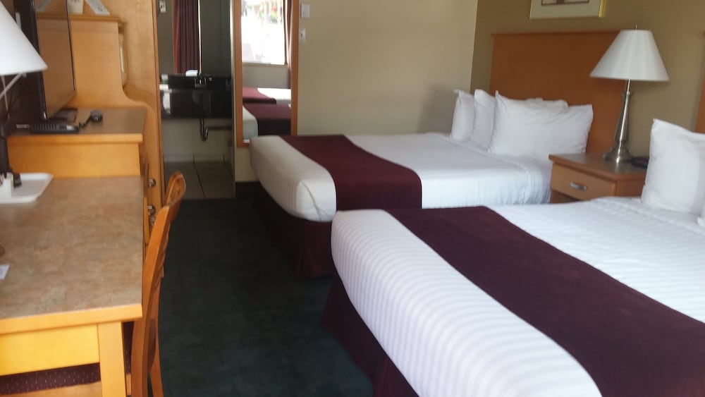 جناح استوديو بسريرين كوين، Canadas Best Value Inn Suites Vernon 3/4