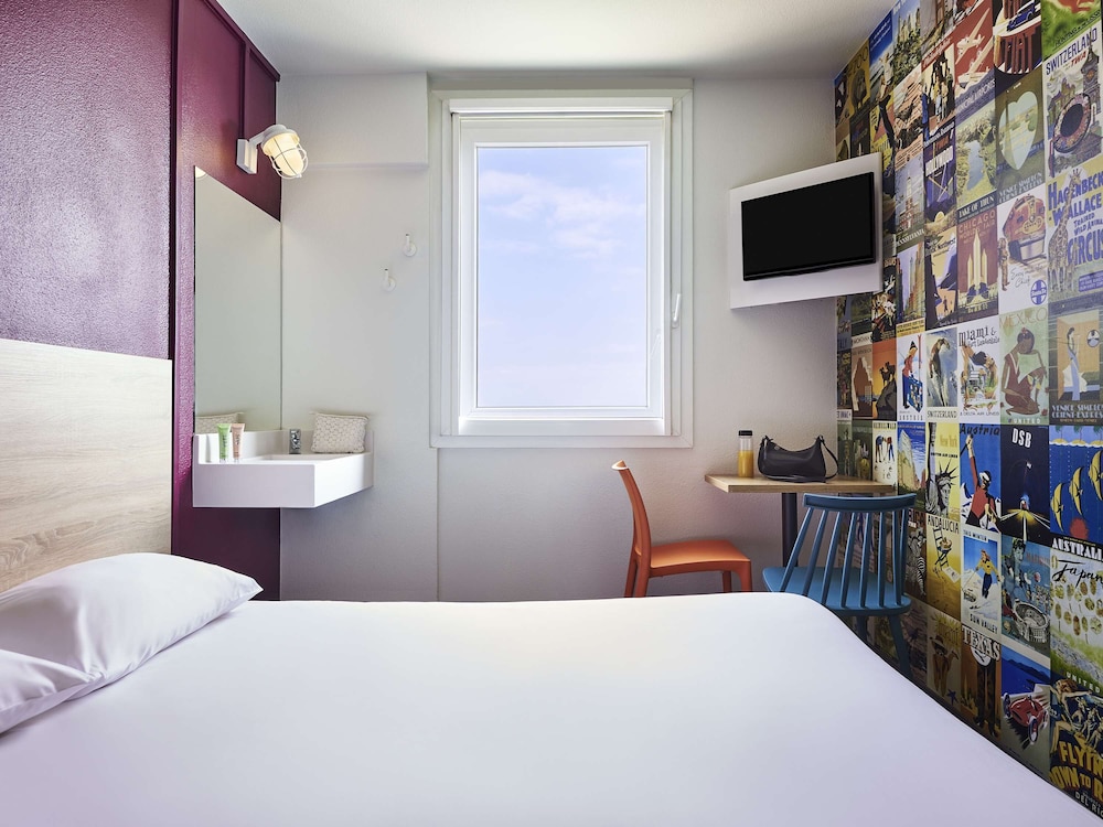 1 Single and 3 Bunk Beds, 3 Beds, Shared Bathroom