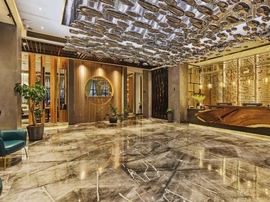 Qilu City Art Hotel 35/39