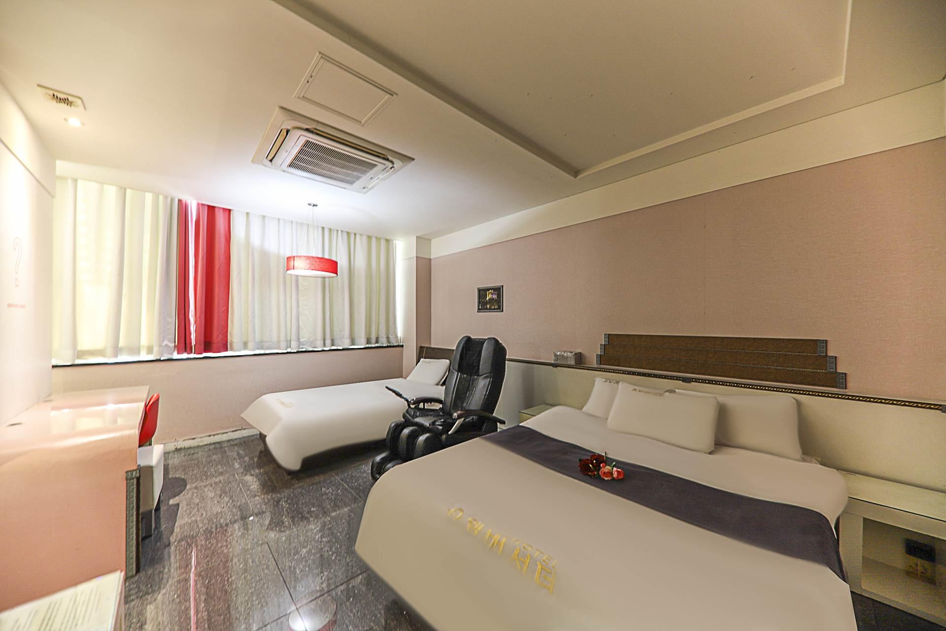 Vip, 1 Double and 1 Single Bed