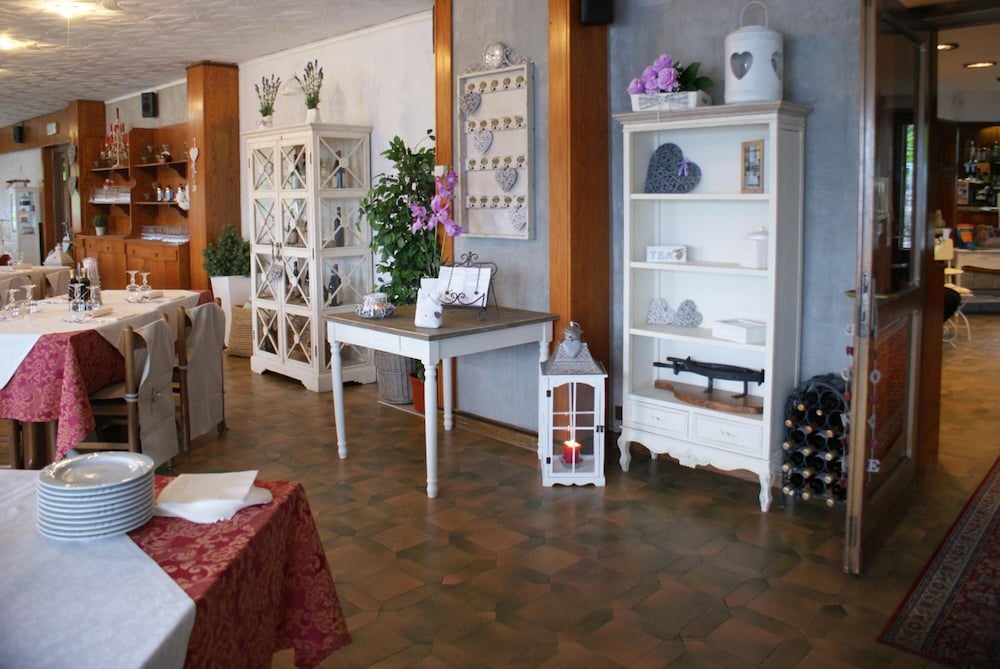Hotel Mirabeau 24/50
