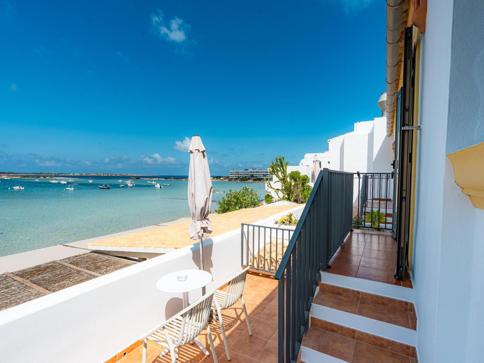HOSTAL LA SAVINA 54/58